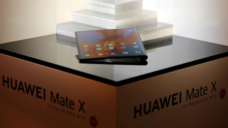 Huawei Mate X Reuters 1551018710153